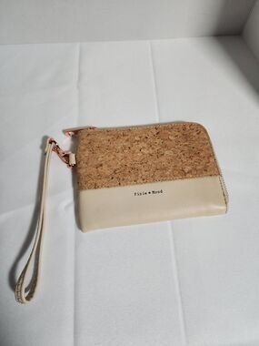 Pixie Mood Beige Cork Zip Wristlet